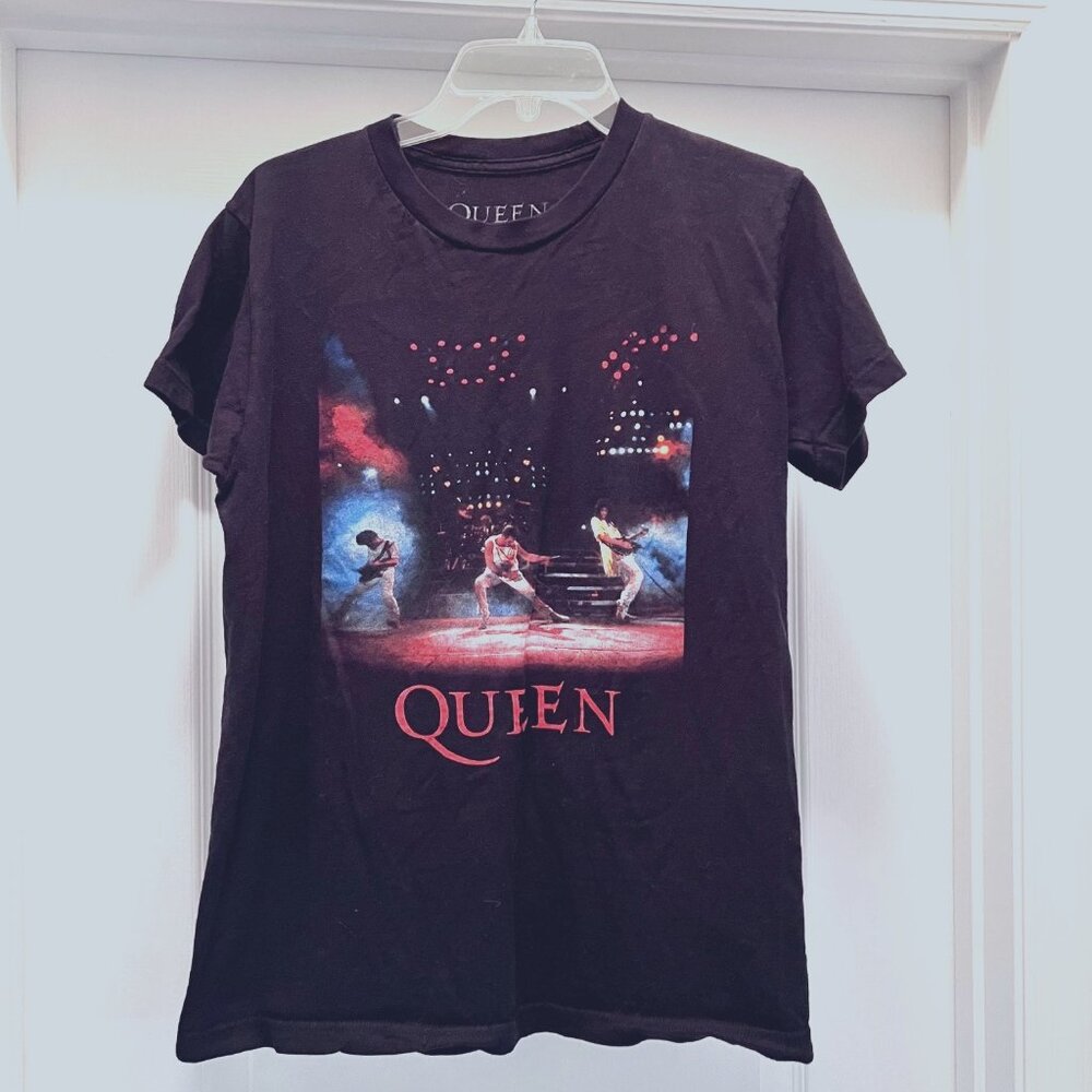 Queen On Stage Live-T Shirt-Black & Multi Colors-Size Medium-Unisex-Comfy-Shool